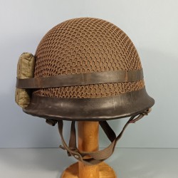 CASQUE FRANCAIS MODELE 1956 PARACHUTISTE CASQUE LOURD DATE 1959 ET LINER 1962 TAP LEGION ETRANGERE FILET DE CAMOUFLAGE